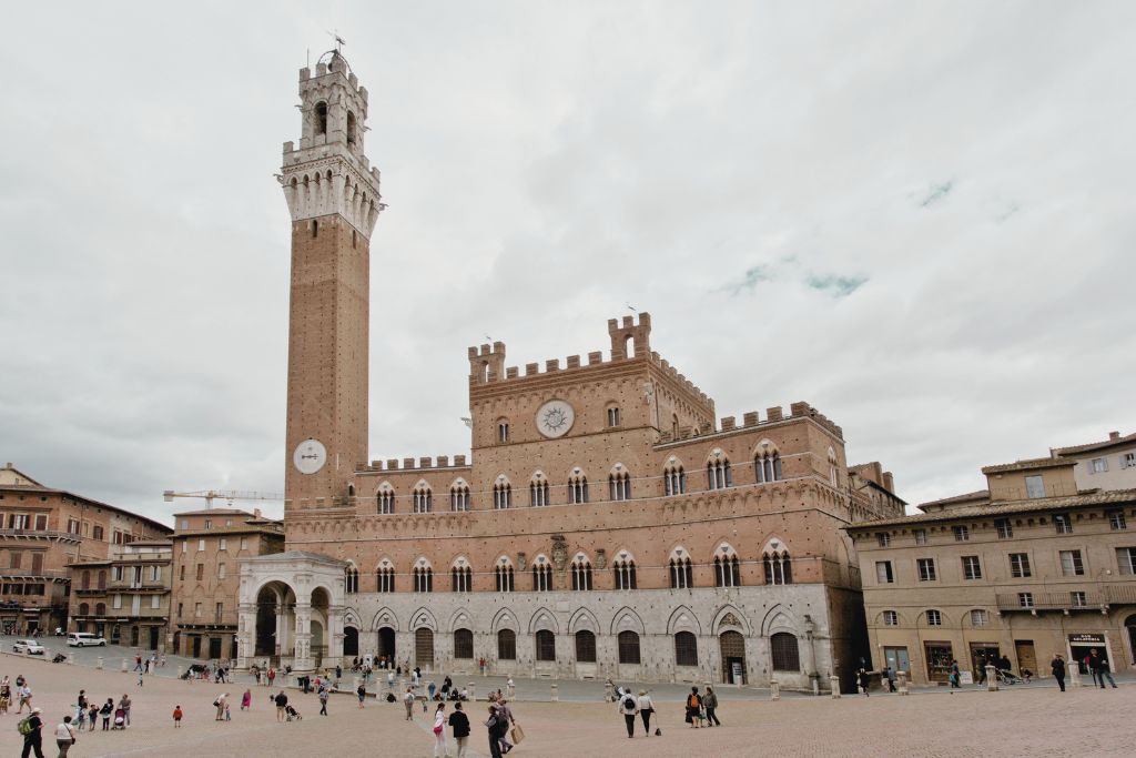 piazza del campo, the main square in siena and a must-see on a florence to siena day trip